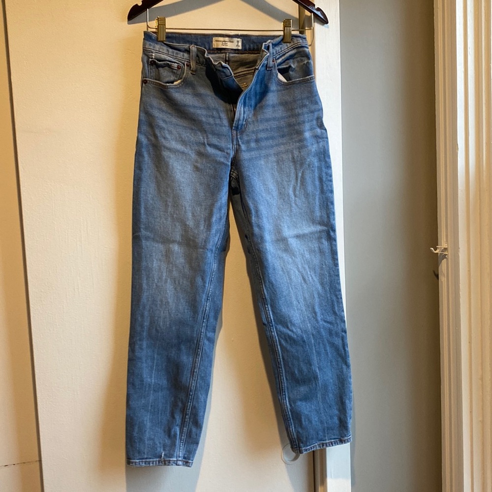 Abercrombie & Fitch The Mom High Rise Jeans